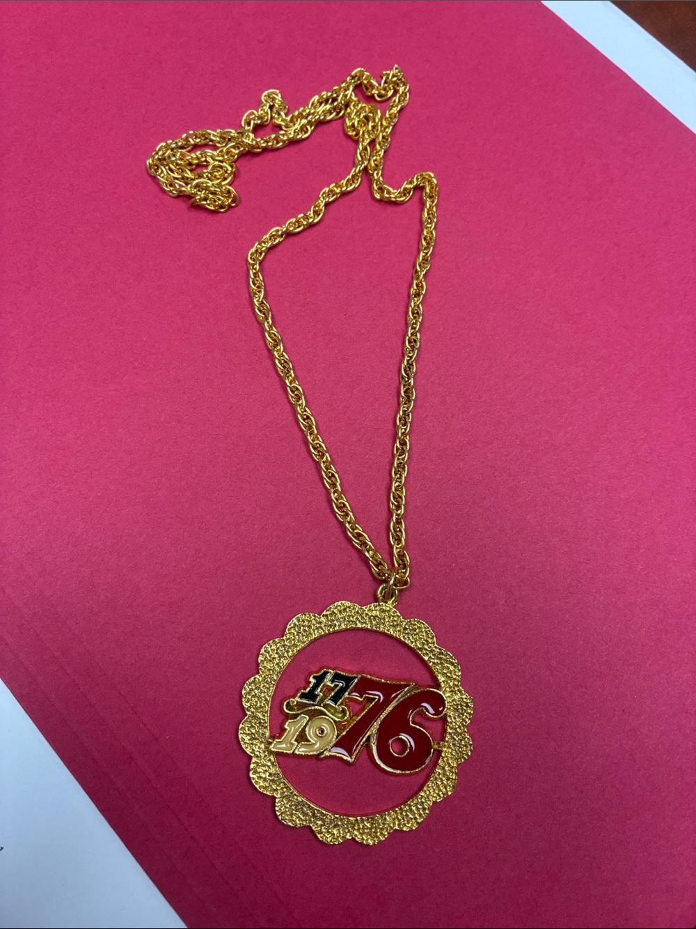 Gold-Tone '1976' United States Bicentennial Pendant Necklace